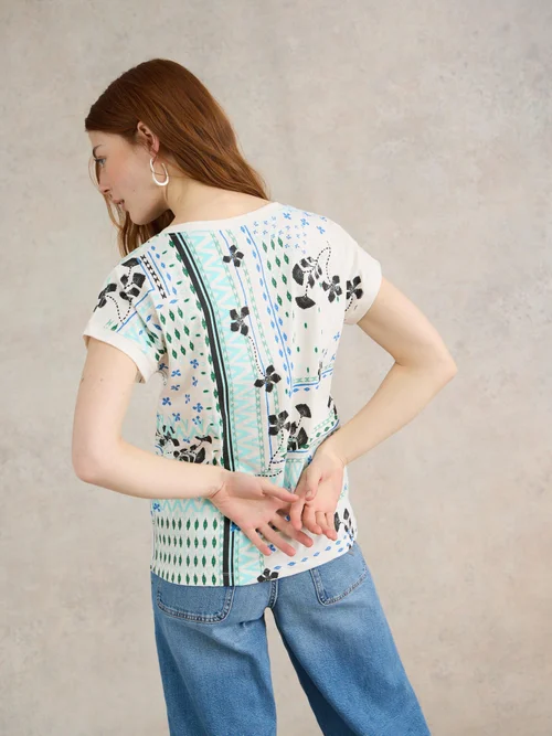 Nelly T-Shirt mit Keilausschnitt - White Pr - 44 Image 4