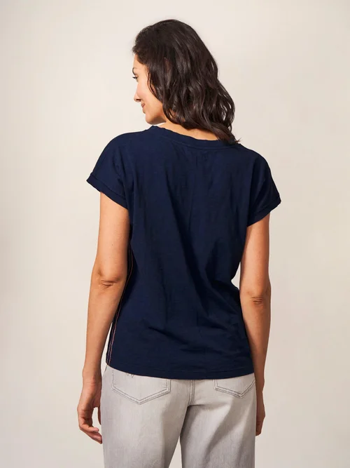 T-shirt Nelly à encolure en V - Dark Navy - 50 Image 4