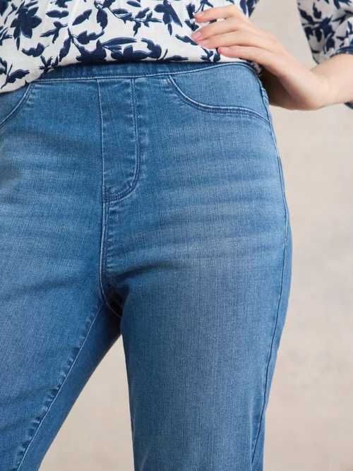 Janey Crop Jegging - Mid Denim - 44/R Image 3