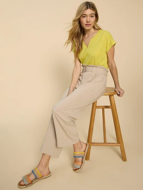 Nelly T-Shirt mit Keilausschnitt - Brt Yellow - 52 Image 1