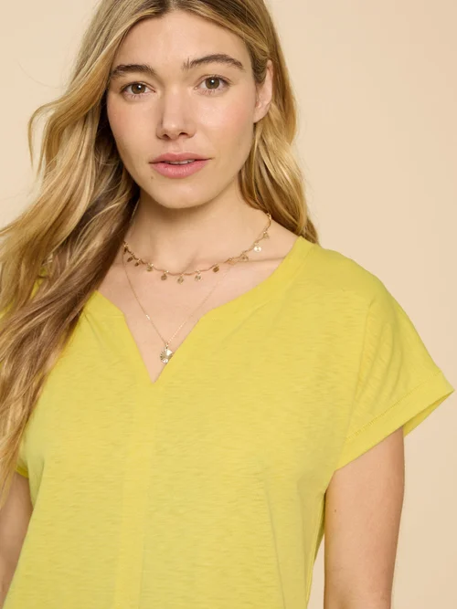 Nelly T-Shirt mit Keilausschnitt - Brt Yellow - 52 Image 2