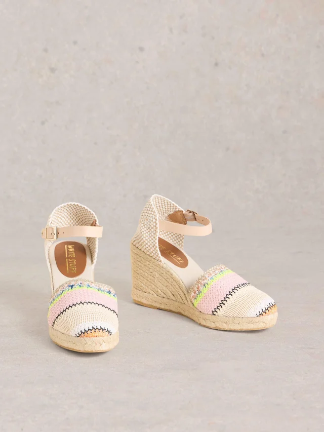 Espadrilles compensées au crochet
