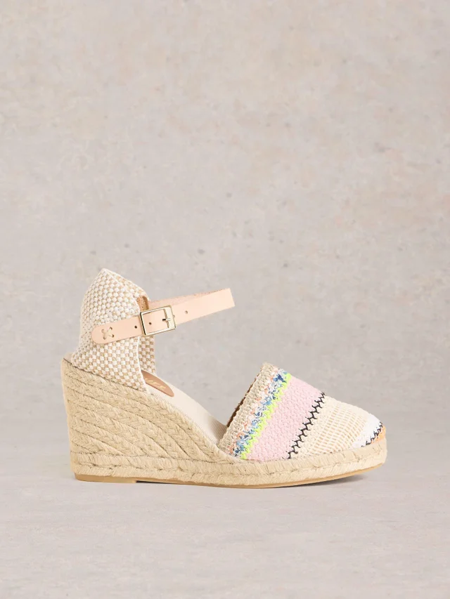 Espadrilles compensées au crochet