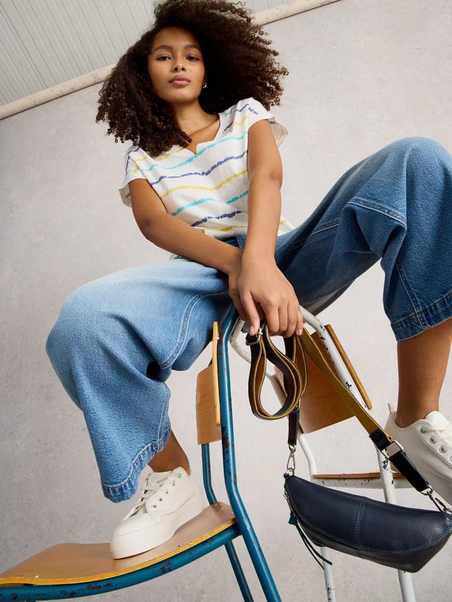 T-Shirt À Encolure En V Et Rayures Nelly