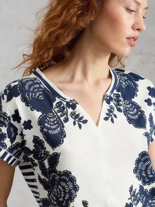 Tee-shirt Nelly à col en V - Navy Multi - 50 Image 3