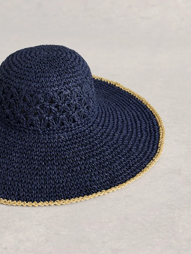 Chapeau à large bord en crochet